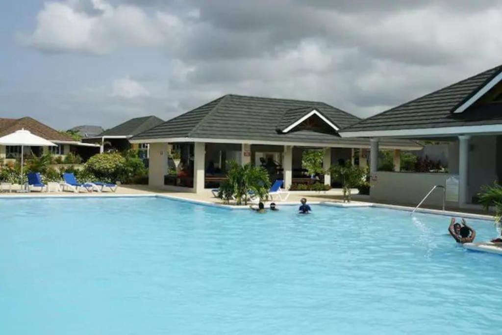 Sunset Palms & Villa Management Ltd Richmond Εξωτερικό φωτογραφία